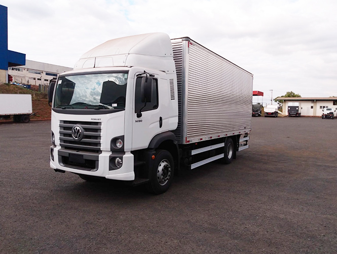  Caminhões Baú Carga Seca 